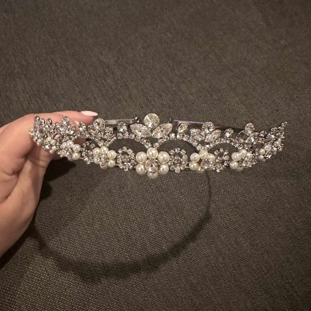 Tiara with crystals and pearls